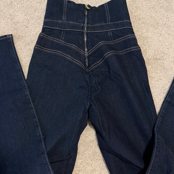 Guess - Picture 4 of 6